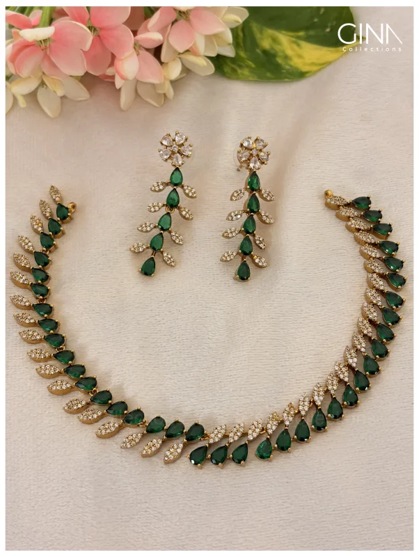 Emerald Plaid Elegant Necklace