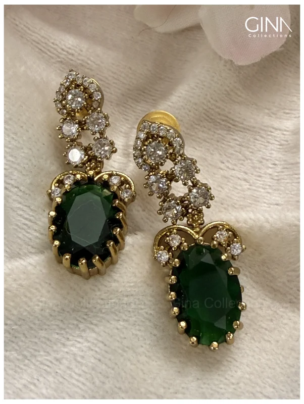 Sparkling Premiuim Emerald Necklace Alternative View