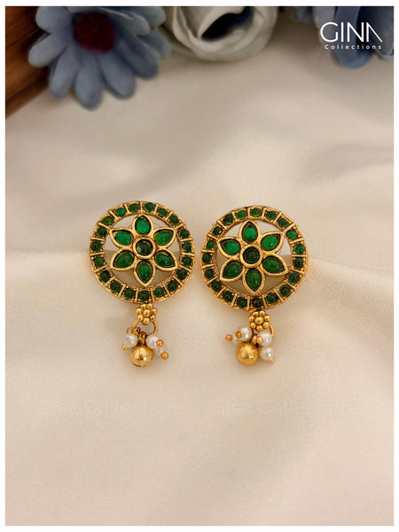 Lakshmi Motif with Floral Emerald Pendant Necklace Alternative View