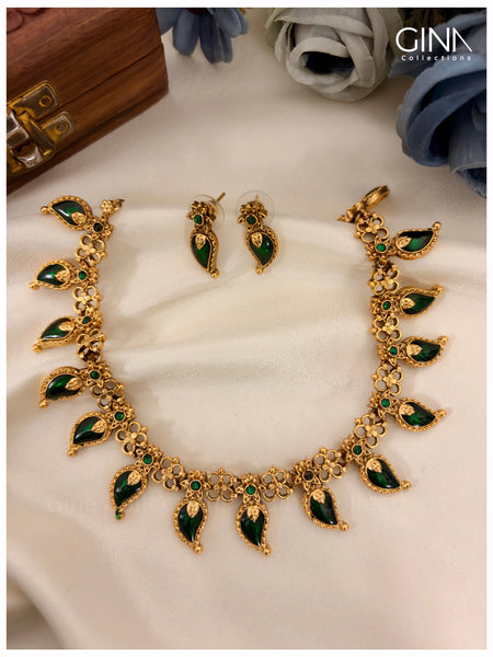 Traditional Mango Emerald Necklace