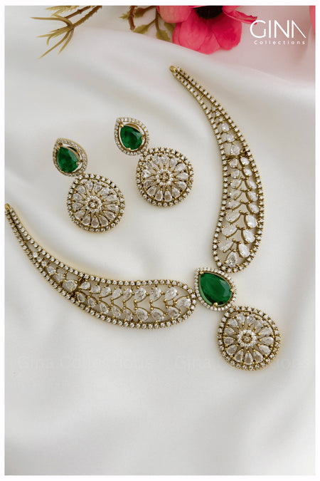 Elegant Emerald Pendant Hasli