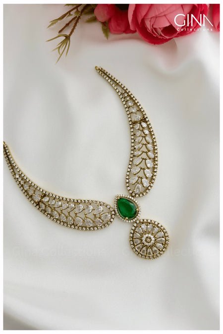 Elegant Emerald Pendant Hasli Alternative View
