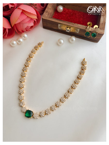 Mini and Pretty Garland Necklace with Emerald Pendant Alternative View