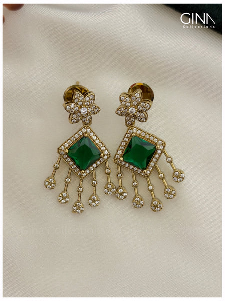 Premium Elora Emerald Hasli Necklace with Earrings Alternative View