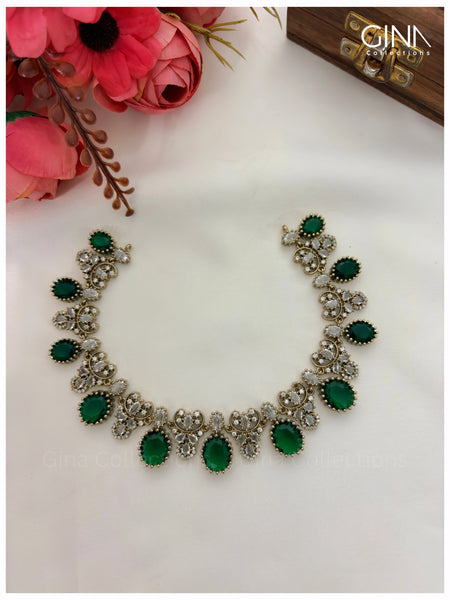 Sparkling Premium Emerald Necklace Alternative View