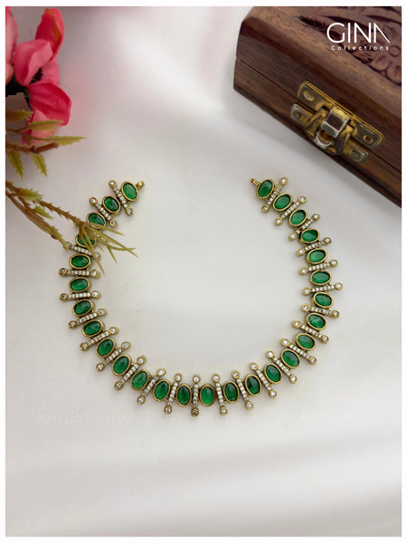 Tyara Necklace Set With Earrings Alternative View