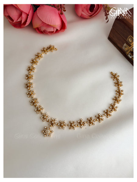 White Mini and Pretty Garland Necklace with Earrings