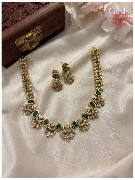 Oval Emerald Sparle Necklace
