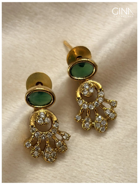 Oval Emerald Sparle Necklace Alternative View