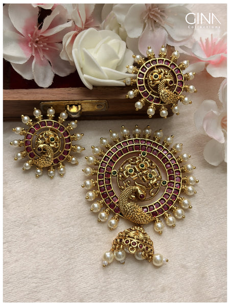 Mayura Kemp Pendant & Earrings Alternative View