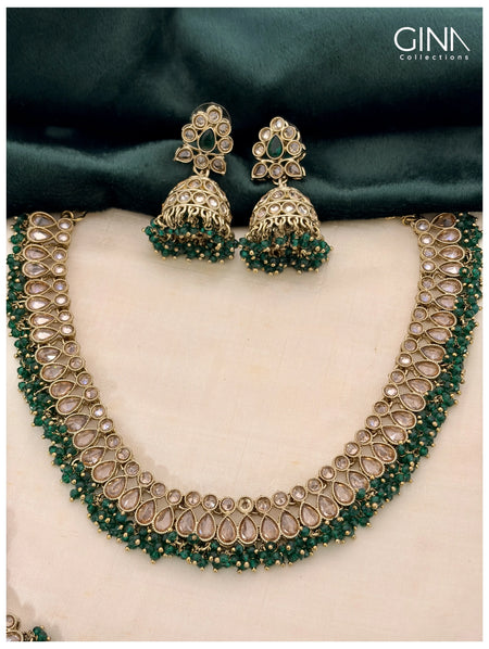 Kundan Stones Emerald Necklace with Maang Tikka Alternative View